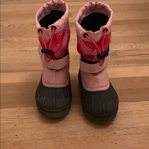 Pink Columbia snow boots size 11
